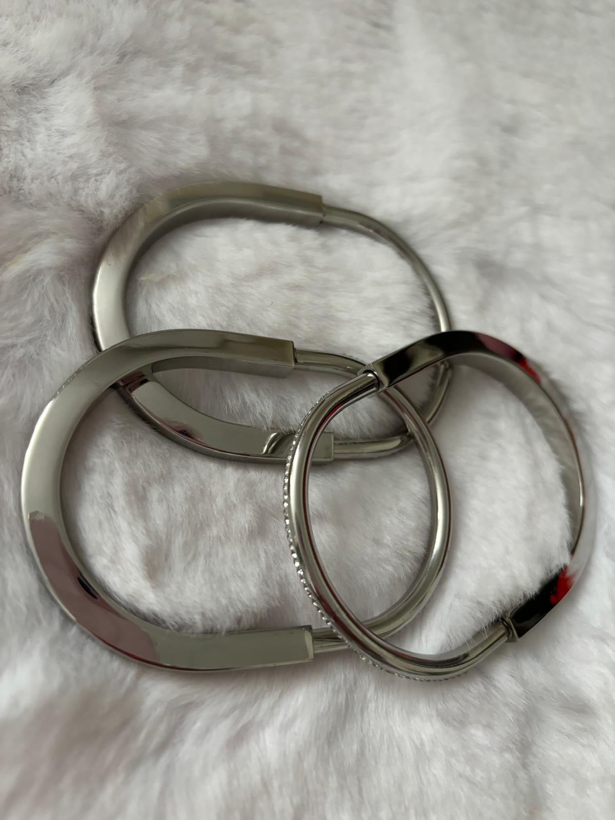 U Bracelet