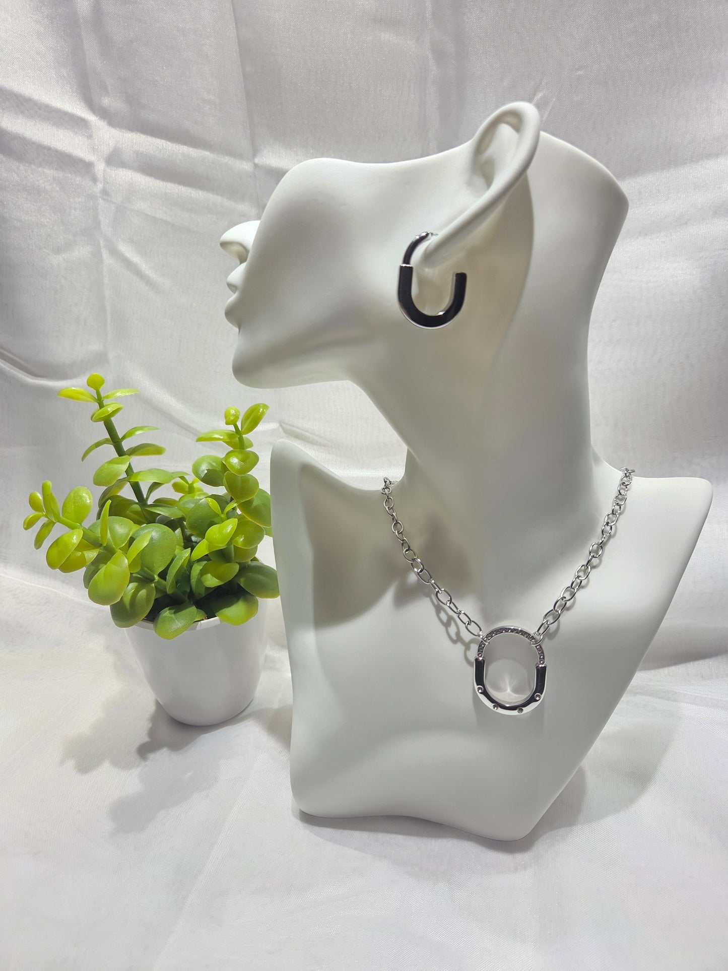 U Necklace & Earrings Set